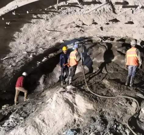 宛城拱顶带模注浆料的施工流程及注意事项